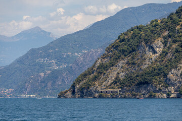 Naklejka premium Mountains and Water at Lake Como