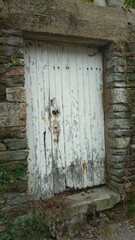 Porte abandonnée 