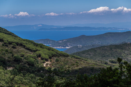 Vue sur Marina di Campo, la Pointe du Mete et la Pointe Bardella, &Icirc;le d'Elbe, Archipel Toscan, Italie