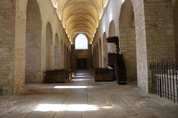 L'église Saint Pierre, église romane, village de Baume Les Messieurs, département du Jura, France
