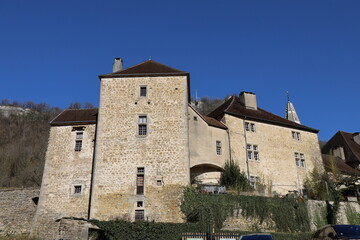 L'abbaye, vue de l'ext&eacute;rieur, village de Baume Les Messieurs, d&eacute;partement du Jura, France