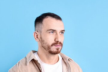 Obraz premium Baldness problem. Man with receding hairline on light blue background, space for text