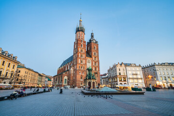 Fototapeta premium St. Mary's Basilica on the Krakow Main Square during the blue hour, Poland