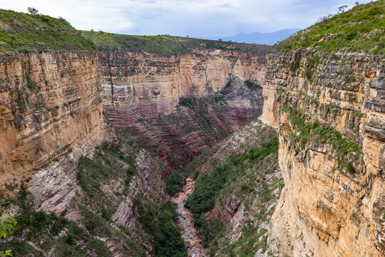 Parque Nacional Torotoro ubicado en Bolivia, lugar tur&iacute;stico donde hay huellas de dinosaurios y se ve las formaciones geologicas