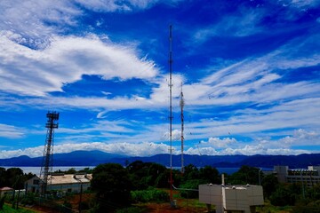 初島灯台から熱海中継局（電波塔）方向の眺め