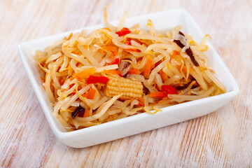 Salad with sprouted mung beans, bell pepper and corn