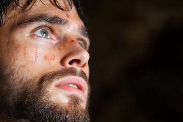 Obraz premium Close-up of a Determined Man with Sweat and Dirt