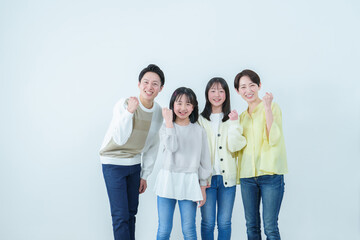 Fototapeta premium ガッツポーズをする親子 家族 ファミリー