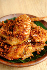 fried chicken wings served on plate