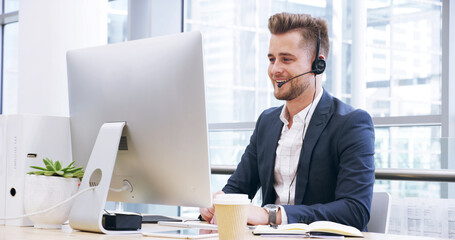 Naklejka premium Computer, call center or man in office for customer service, inbound marketing or contact us. Telemarketing, sales and happy consultant at help desk for lead generation, assistance or business advice