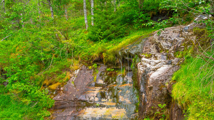 Wasserfall im Naturparadies Eidslandet in Norwegen