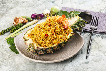 Pineapple fried rice with prawn