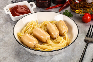 Dietary baby chicken sausage with spaghetti