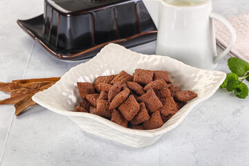 Dry sweet chocolate ceral flakes