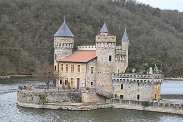 St Maurice sur Loire et Château de la Roche