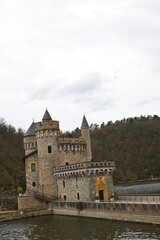 Obraz premium St Maurice sur Loire et Château de la Roche