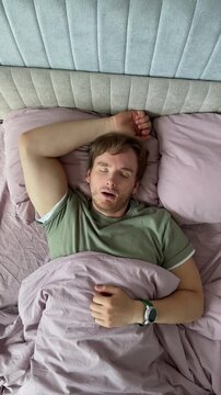 man has trouble breathing during sleep, snoring