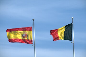 Drapeau belge et drapeau espagnol .