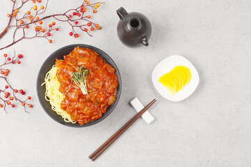  Jjamppong is a Chinese dish. It is a stir-fried dish of noodles mixed with various seafood and vegetables.