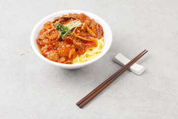  Jjamppong is a Chinese dish. It is a stir-fried dish of noodles mixed with various seafood and vegetables.