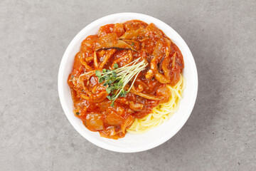  Jjamppong is a Chinese dish. It is a stir-fried dish of noodles mixed with various seafood and vegetables.