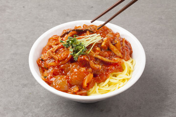  Jjamppong is a Chinese dish. It is a stir-fried dish of noodles mixed with various seafood and vegetables.