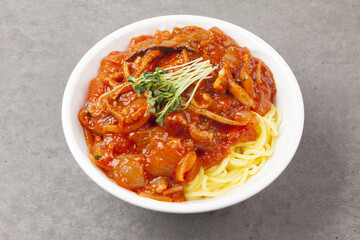  Jjamppong is a Chinese dish. It is a stir-fried dish of noodles mixed with various seafood and vegetables.