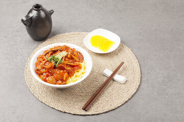  Jjamppong is a Chinese dish. It is a stir-fried dish of noodles mixed with various seafood and vegetables.