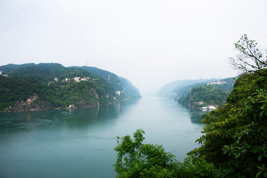View landscape and range mountain of three gorges in yangtze river or Chang Jiang canal for chinese people travelers travel visit in Xiling gorge sanya cave viewpoint at Yichang city in Hubei, China