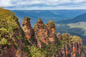 The “Three Sisters” rock formation near Katoomba, Blue Mountains National Park, NSW, Australia