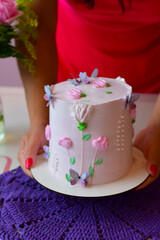 Os bolos de aniversário fazem parte das celebrações de aniversário nos países da Europa Ocidental desde meados do século XIX. [ 1 ] No entanto, a ligação entre bolos e celebrações de aniversário pode 