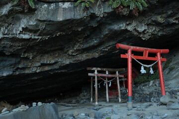 鵜戸神宮　日本の景色　九州　洞窟の鳥居