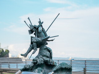 みもすそ川公園の源義経像