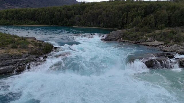 Video of the confluence of the Neff and Baker rivers in southern Chile.