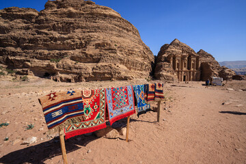 tappeti esposti nel sito archeologico di Petra, Giordania