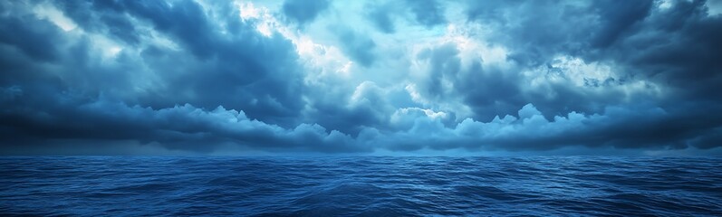 Obraz premium Dark stormy ocean scene with turbulent waves and dramatic cloudy sky.