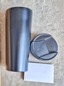 Gift set idea of a tumbler with lid and blank card to support the "Bring Your Own Tumbler", BYOT campaign and movement that encourages people to bring their reusable tumblers when buying drinks. 