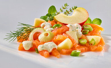 Fischfeinkost mit Apfel und Dill, Lachs, geräuchert, isoliert,  Fisch mit Apfel, 