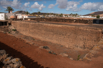 Antiguo aljibe en piedra, en el Pueblo de La Oliva, Fuerteventura. 