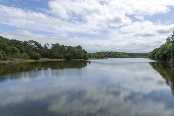 Obraz premium Lac du château de Comper en Bretagne
