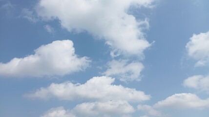 Naklejka premium blue sky with clouds