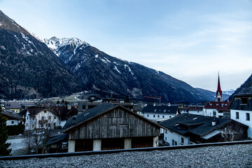 Morgendlicher Start in den neuen Tag bei schönsten Sonnenschein in der Südtiroler Region Sand in...