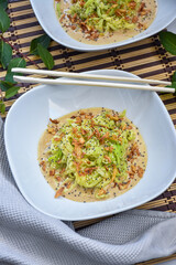 homemade recipe for zucchini rolls with peanut butter, healthy gluten free food 