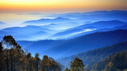 Obraz premium Misty mountain range at dawn