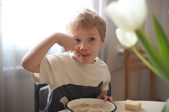 boy eating breakfast