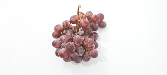 bunch of grapes isolated	

