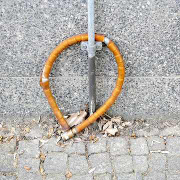 Lightning pulverizes bicycle and leaves lock alone