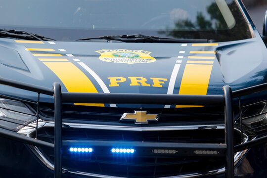 police car description detail - in Portuguese: policia rodoviaria federal