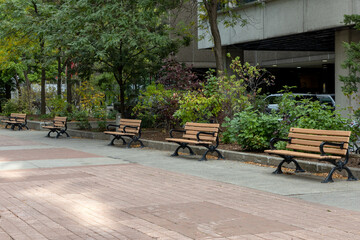 Obraz premium Benches on pedestrian Sparks street in downtown Ottawa, Canada