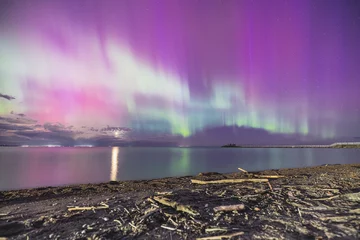 Aurores boréales au-dessus du lac Saint-Jean. Plage de Métabetchouan. © mickpl12